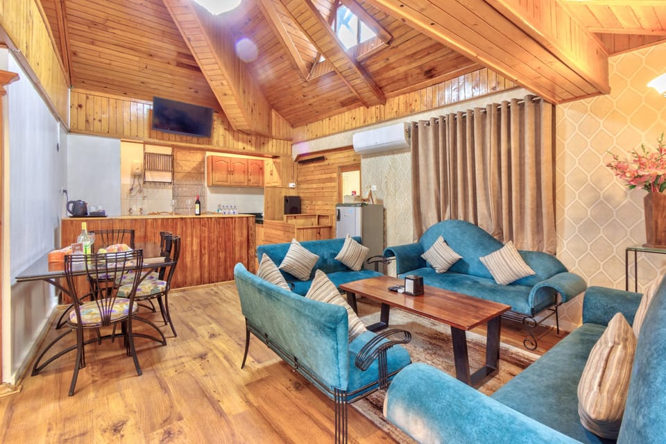 Premium Penthouse | Living area | LED TV