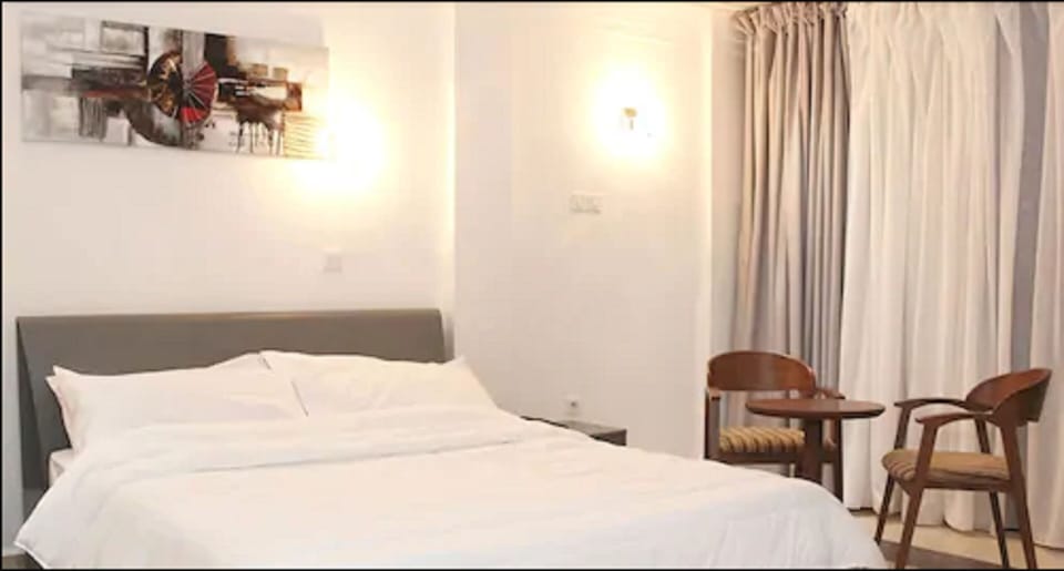 Suite | Premium bedding, minibar, desk, soundproofing