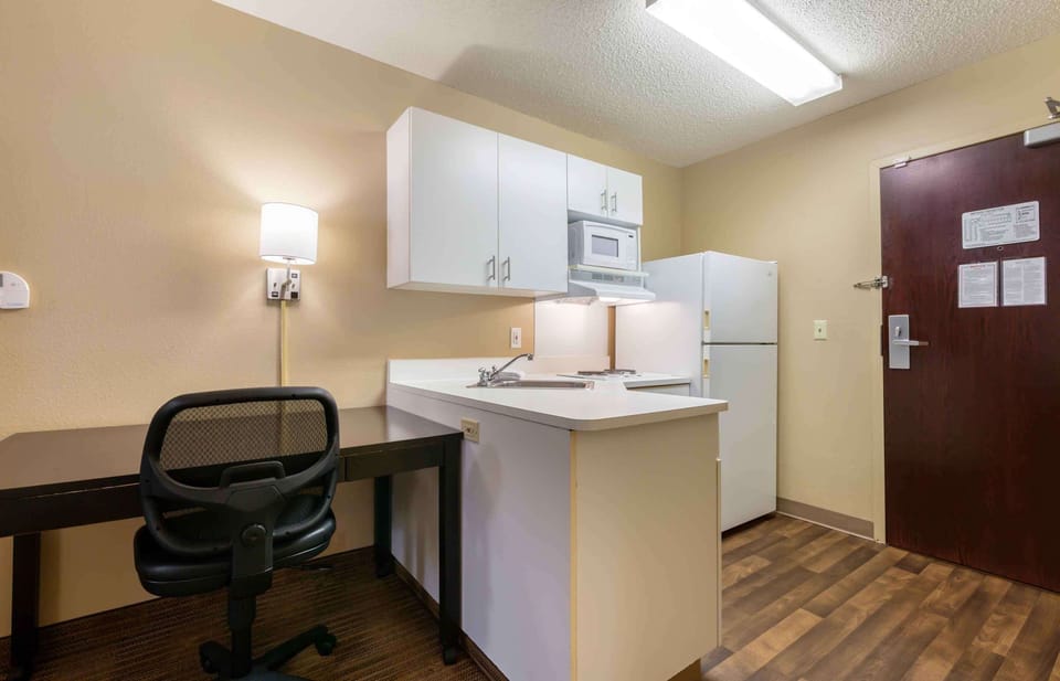 Studio, 1 Queen Bed, Non Smoking | Private kitchen | Fridge, microwave, stovetop, coffee/tea maker