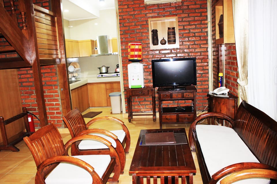 41-inch LED TV with cable channels, TV