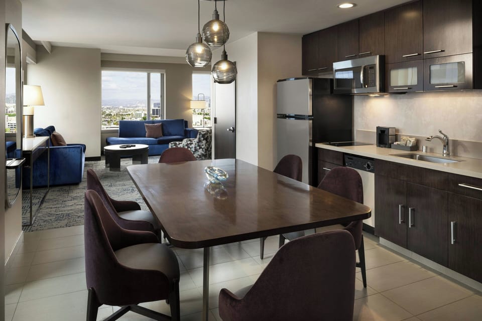 Full-size fridge, microwave, oven, stovetop