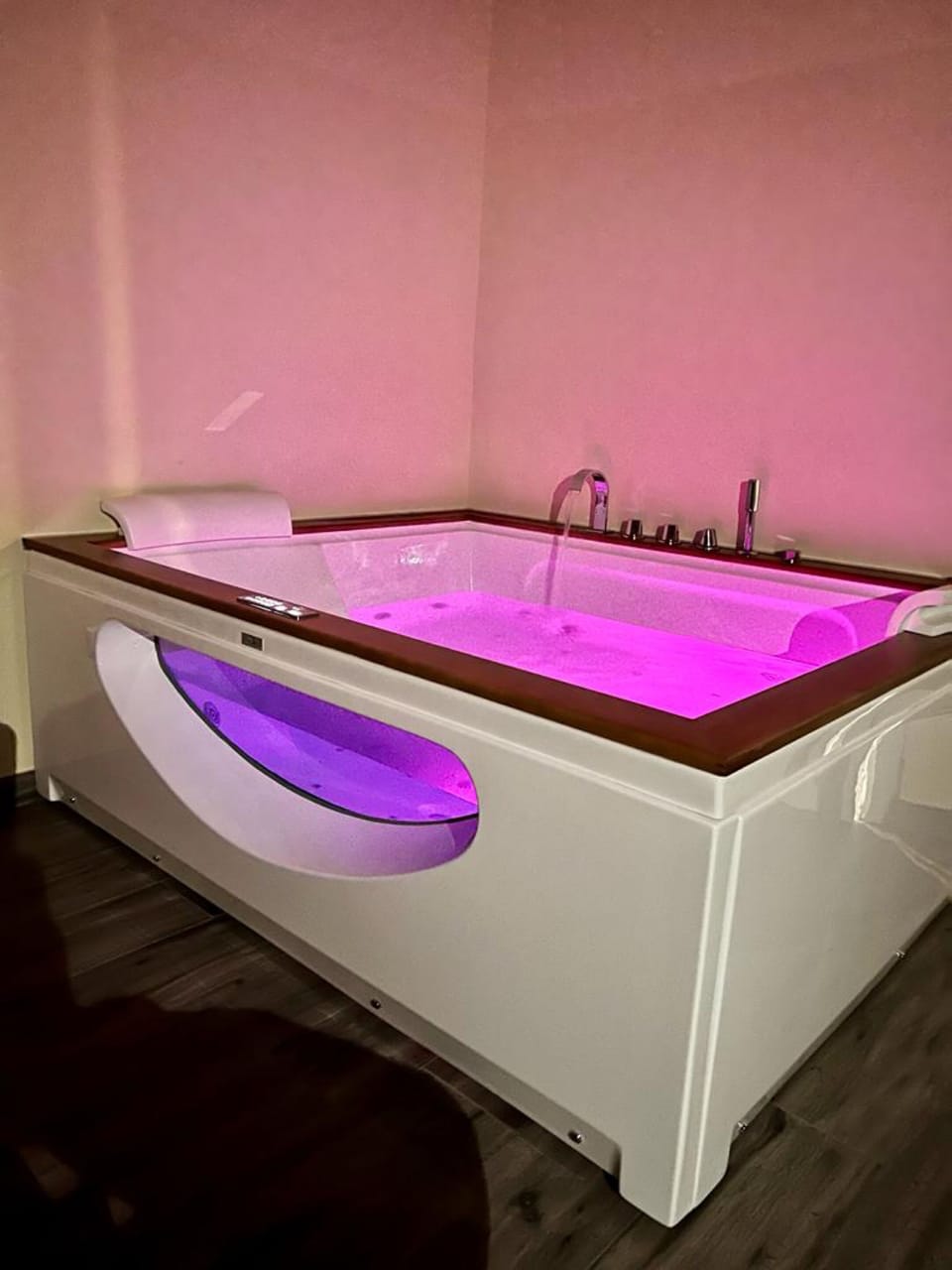 Suite (Uzeda) | Private spa tub