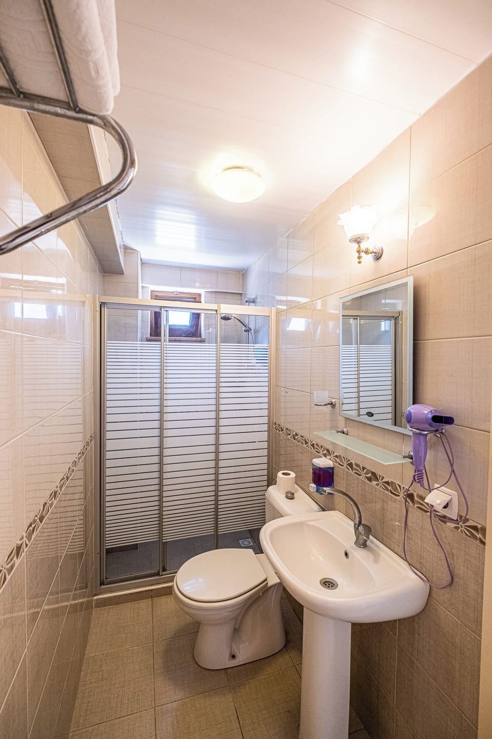 Comfort Triple Room | Bathroom | Hair dryer, towels