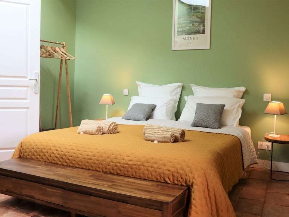 Comfort Room | Premium bedding, blackout drapes, free WiFi, bed sheets