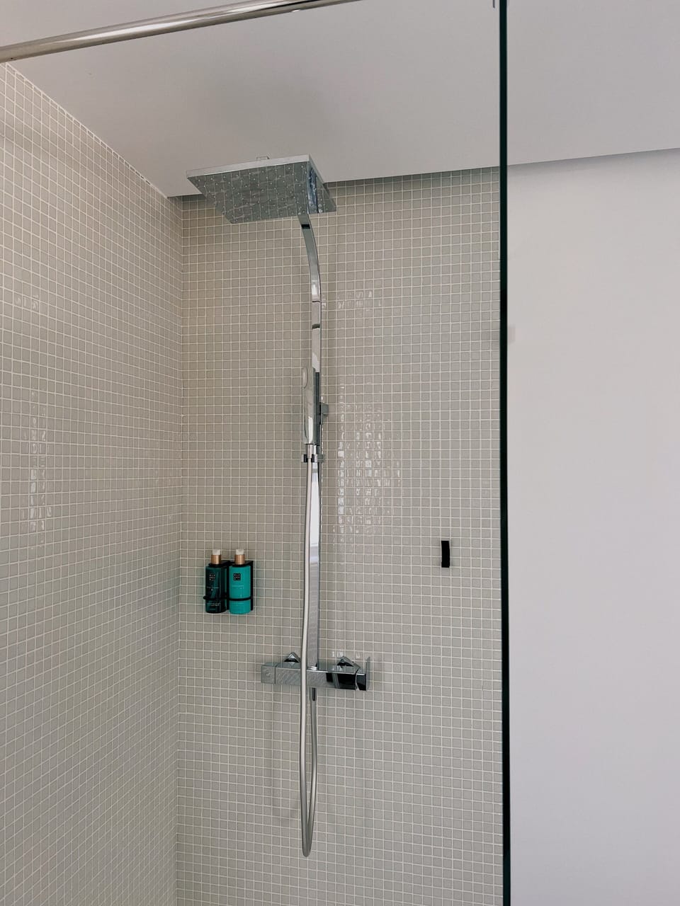 Deluxe Double Room, Ensuite | Bathroom | Shower, hair dryer, towels