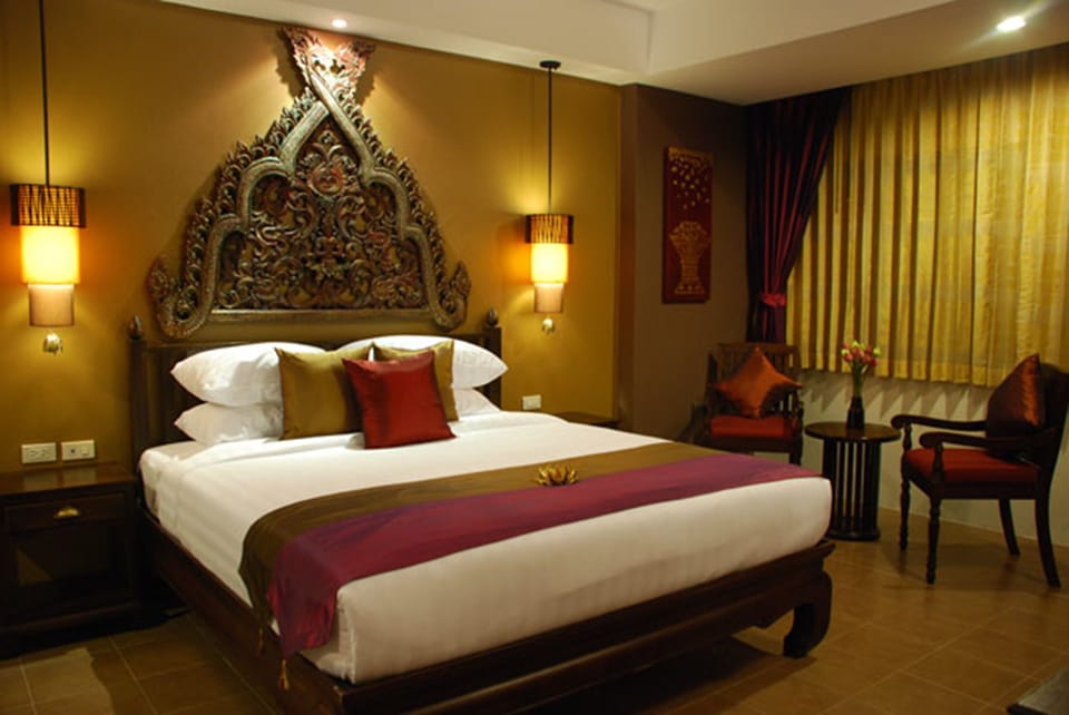Deluxe Double Room | Hypo-allergenic bedding, minibar, in-room safe, desk
