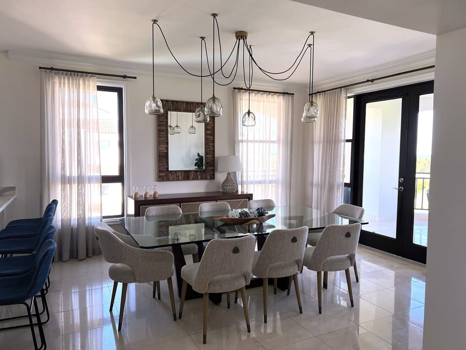 Premium Penthouse, 4 Bedrooms | In-room dining