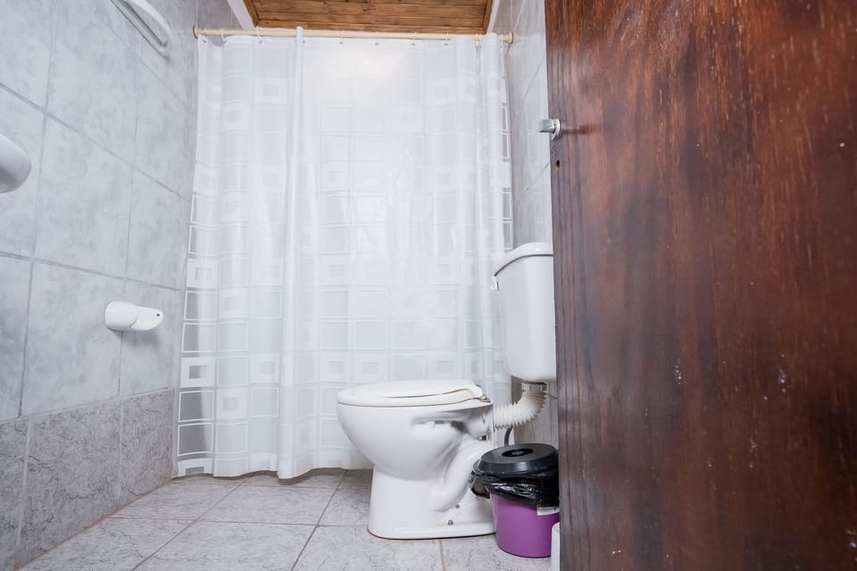 Standard Room, 2 Twin Beds | Bathroom | Shower, rainfall showerhead, bidet, towels