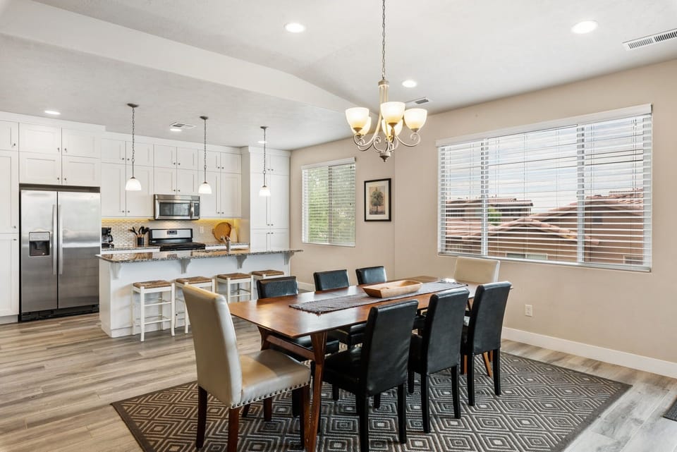 Townhome, 4 Bedrooms | Dining