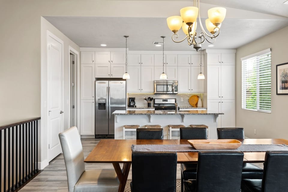 Townhome, 4 Bedrooms | Dining