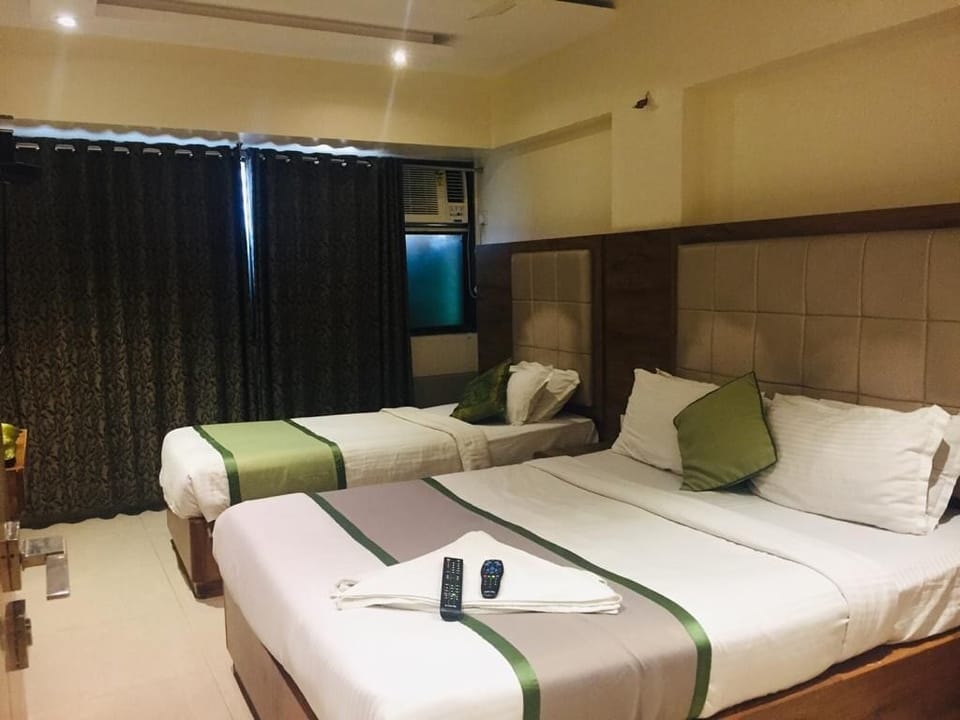 Superior Triple Room | Soundproofing, free WiFi, bed sheets