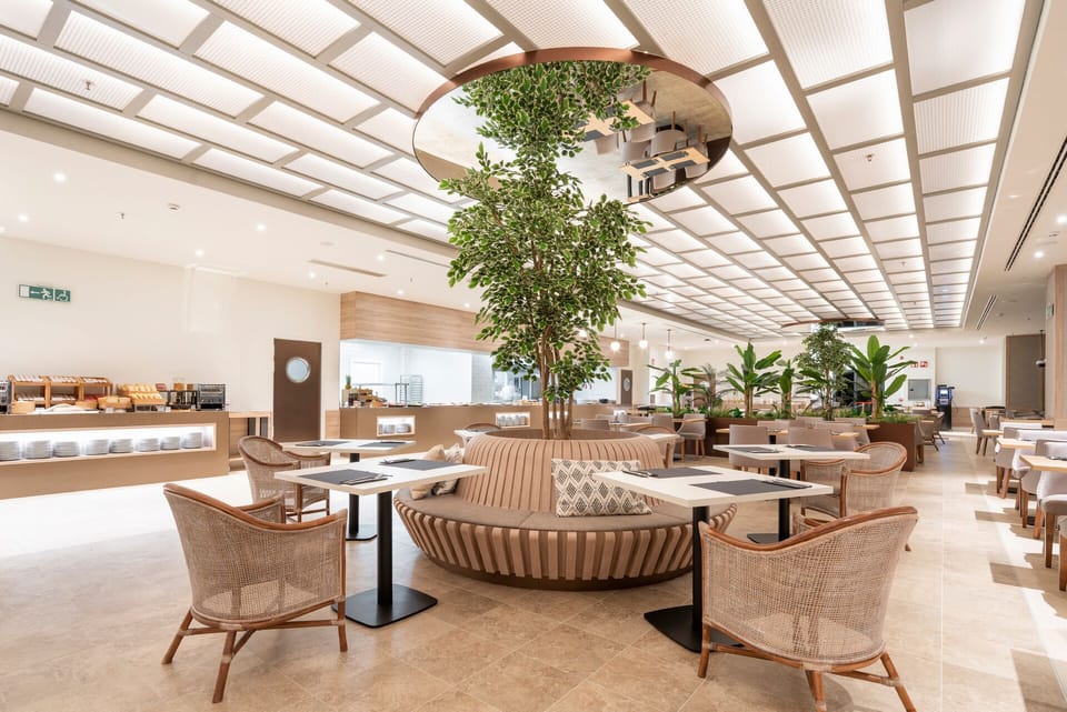 Daily buffet breakfast (EUR 19.50 per person)