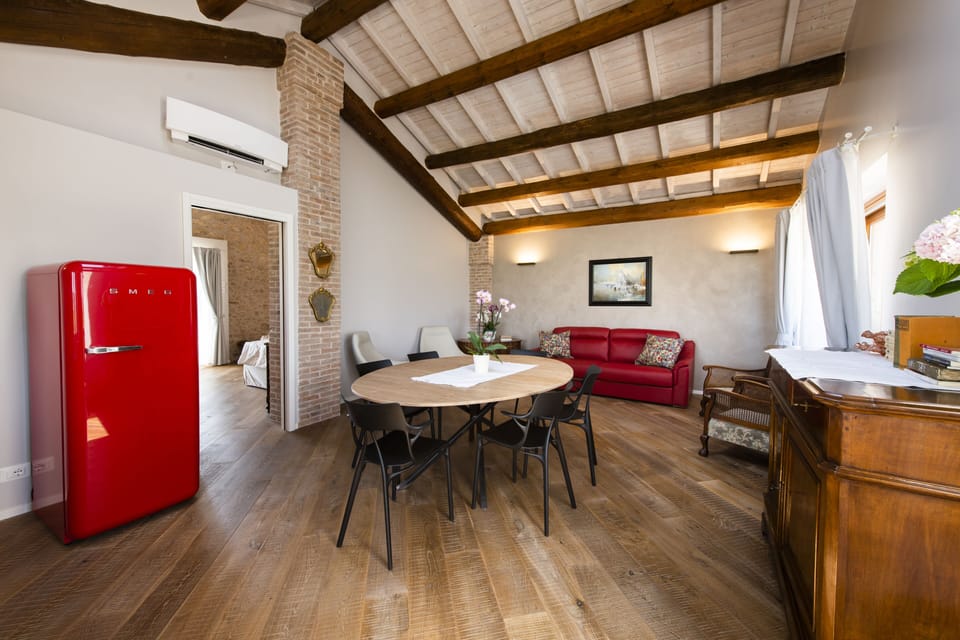 Magari Suite with Tub and Balcony | Living area