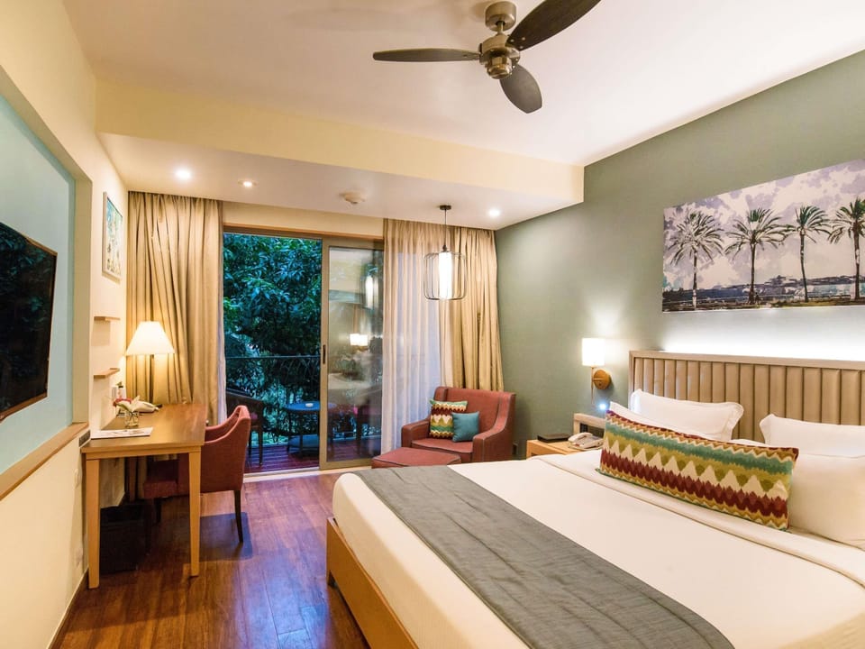 Room, 1 King Bed, Balcony (Tranquility) | Premium bedding, pillowtop beds, minibar, in-room safe