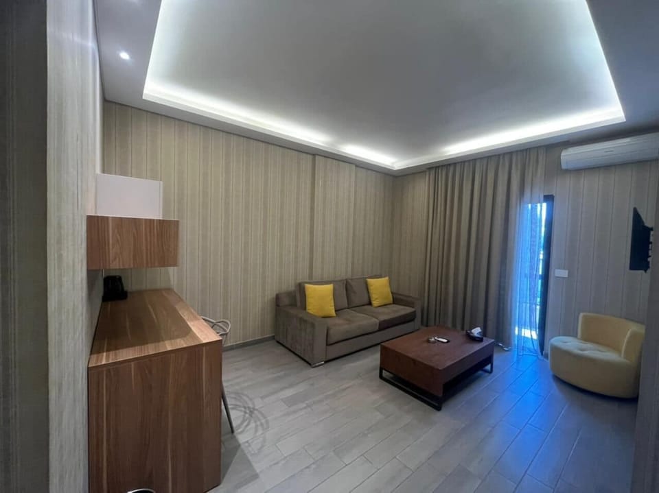 Suite | Living area | 32-inch plasma TV with digital channels, TV