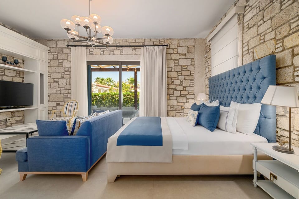 Family Suite | Egyptian cotton sheets, premium bedding, minibar, in-room safe