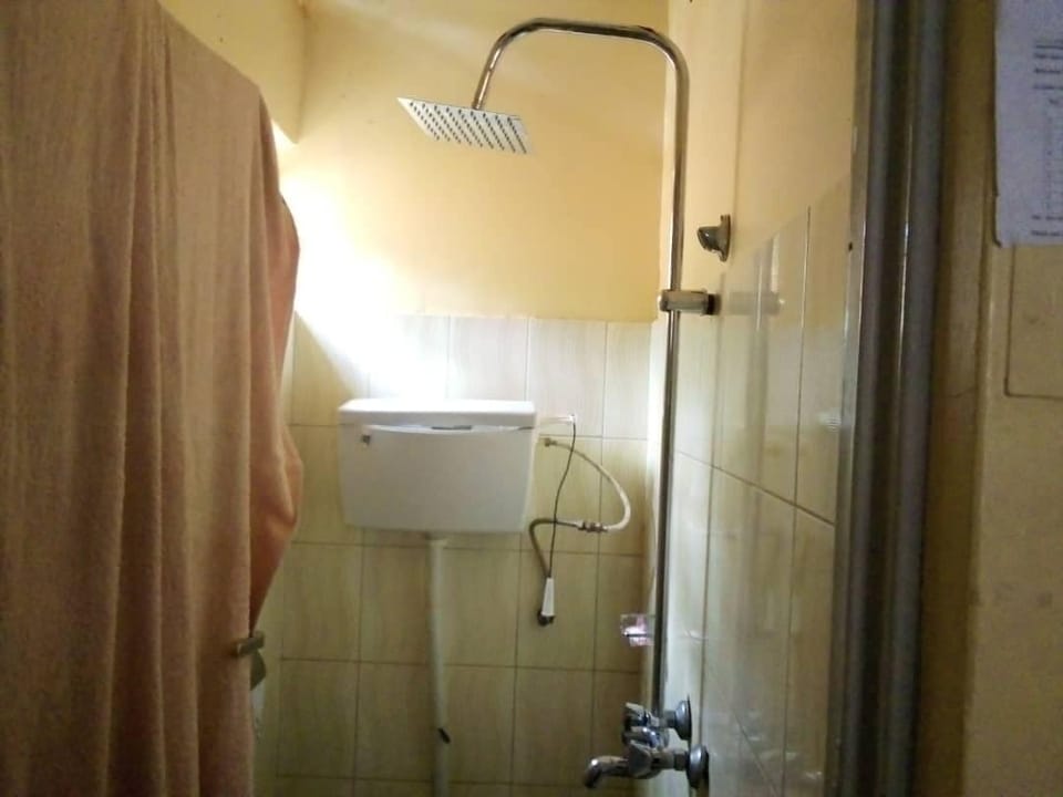 Superior Double Room | Bathroom | Shower, towels