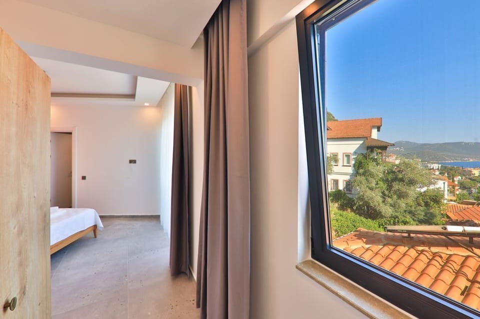 Family Apartment, 2 Bedrooms, Non Smoking, Sea View | Desk, iron/ironing board, free WiFi, bed sheets