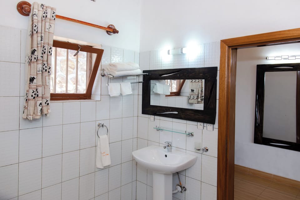 Room, 1 Bedroom, Terrace, Garden View | Bathroom