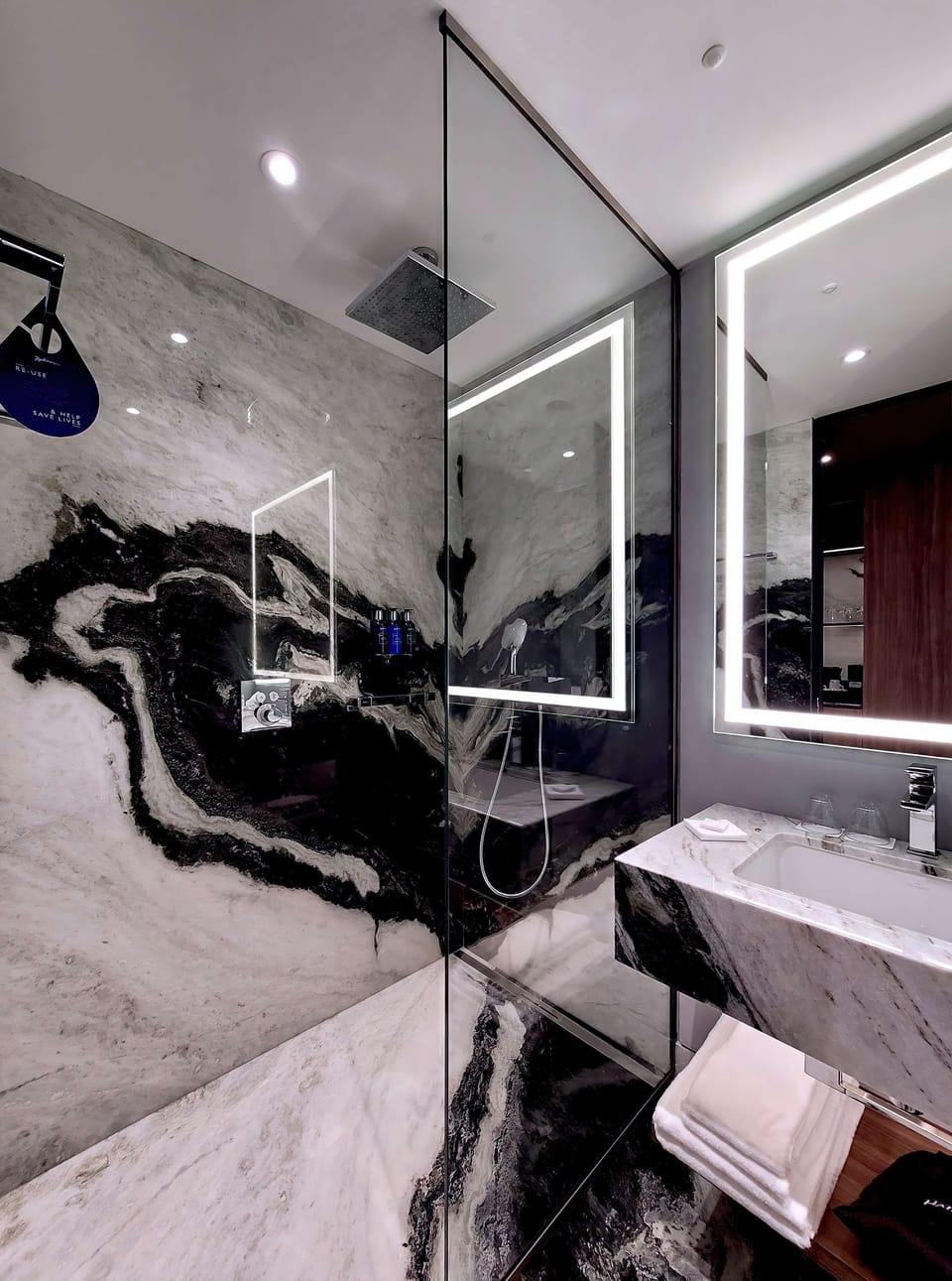 Shower, rainfall showerhead, free toiletries, hair dryer