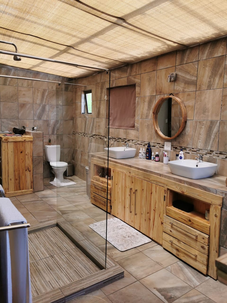 Superior Room | Bathroom | Shower, towels