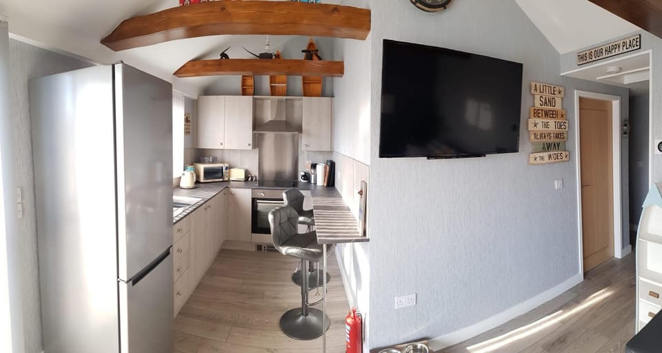 House | Private kitchen | Fridge, microwave, oven, stovetop