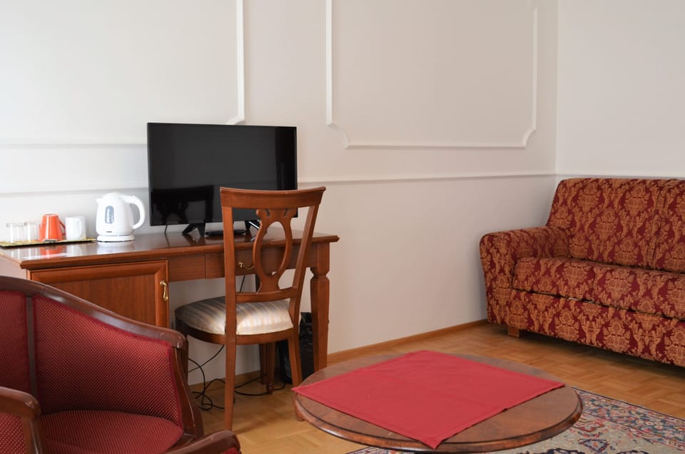 Superior Room | Desk, soundproofing, iron/ironing board, free WiFi