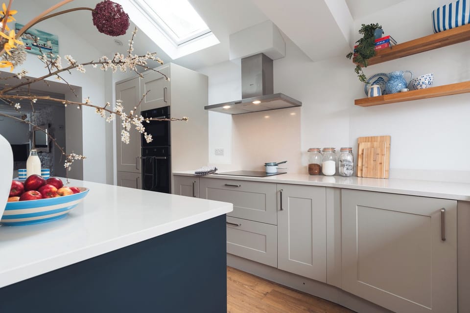 Cottage | Private kitchen | Fridge, microwave, dishwasher, electric kettle