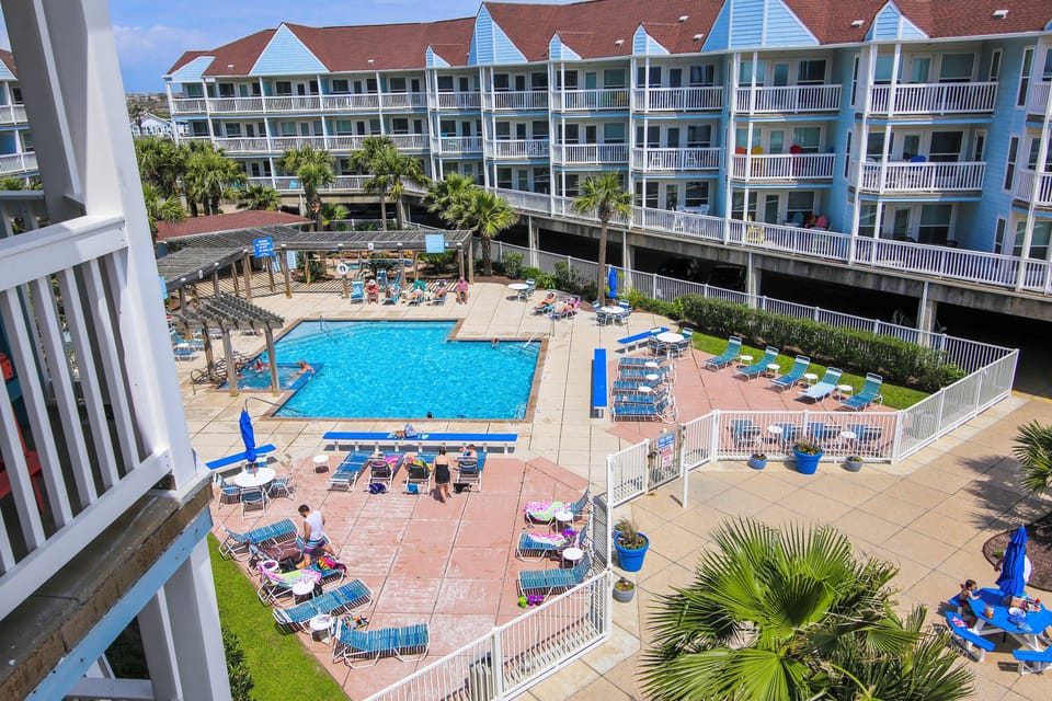 Condo (2 Bedrooms) | Property amenity