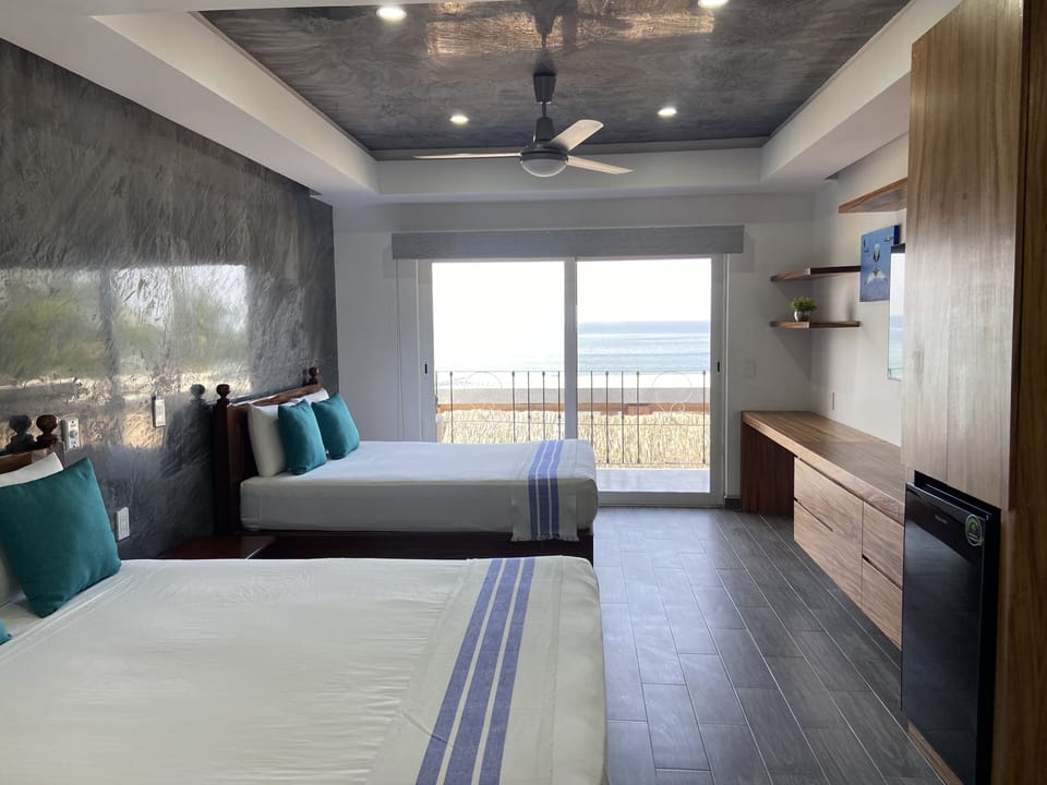 Panoramic Room | Minibar, free WiFi, bed sheets
