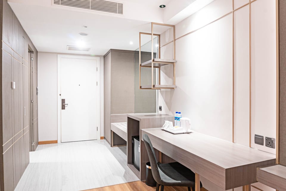 Deluxe Double Room | Premium bedding, in-room safe, desk, laptop workspace