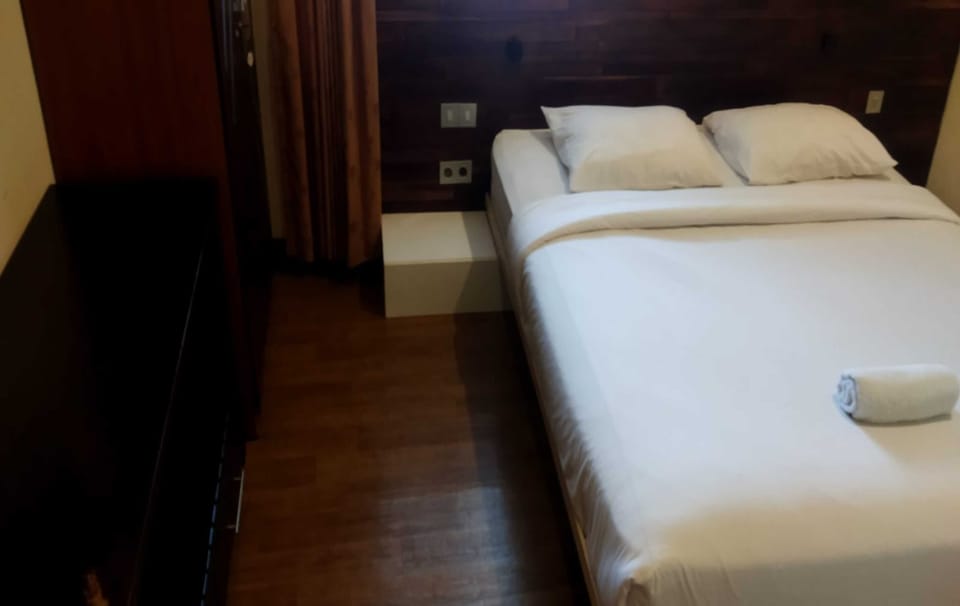 Superior Double Room | Desk, bed sheets