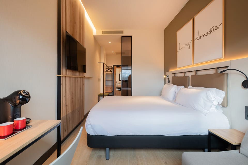 Superior Room | In-room safe, individually furnished, desk, laptop workspace
