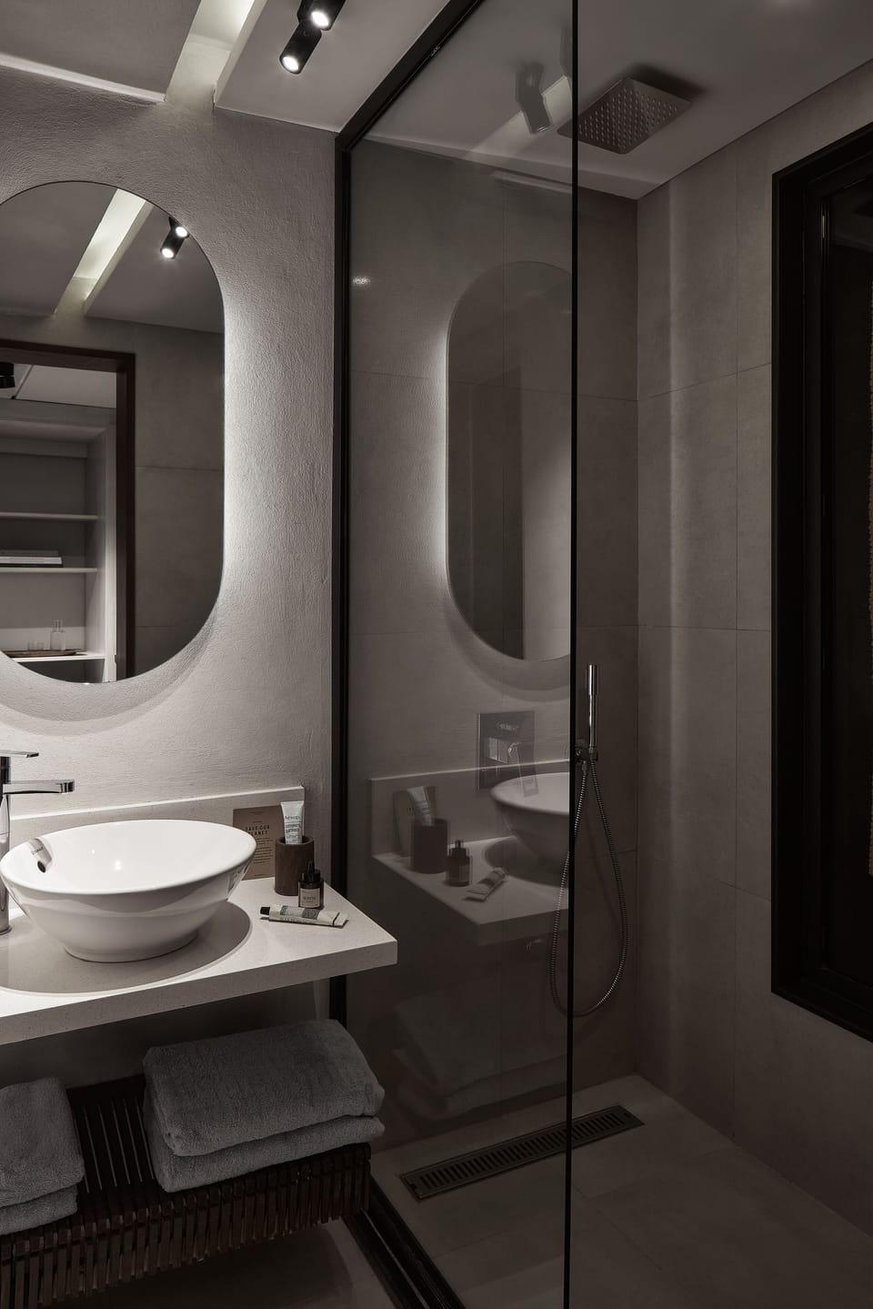 Deluxe Double Room | Bathroom | Shower, rainfall showerhead, hair dryer, bathrobes