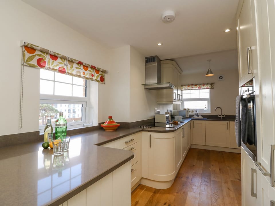Cottage | Private kitchen | Fridge, microwave, dishwasher, electric kettle