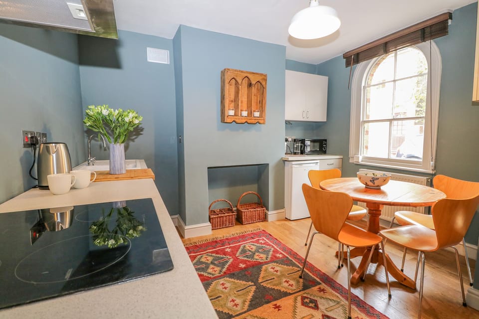 Cottage | Private kitchen | Fridge, microwave, dishwasher, toaster