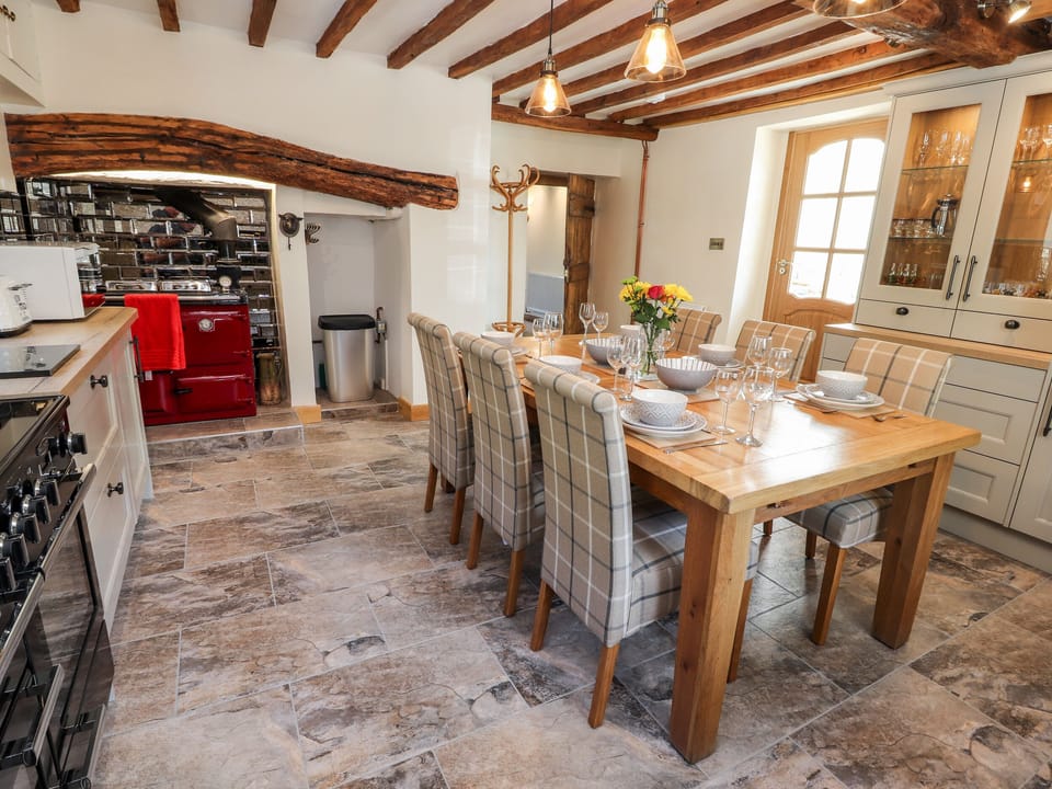 Cottage | Private kitchen | Fridge, microwave, dishwasher, electric kettle
