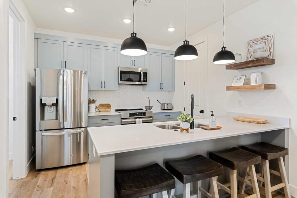 Condo, 3 Bedrooms | Private kitchen | Fridge, oven, coffee/tea maker, toaster