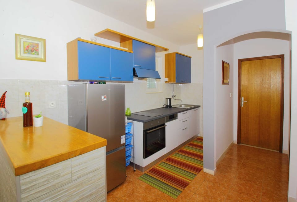 Apartment (One Bedroom Apartment with Balcony) | Private kitchen | Fridge