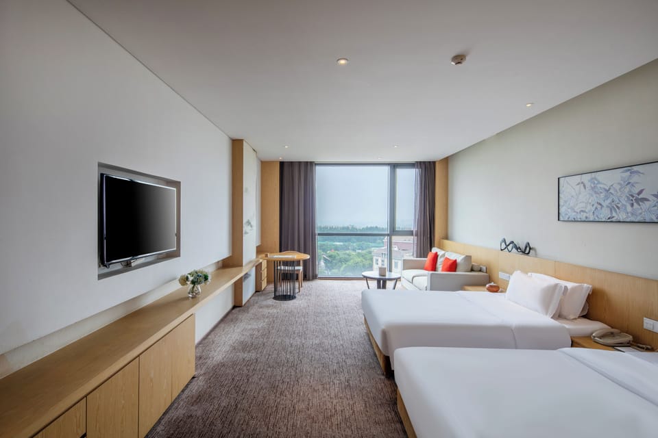 Yueke Twin Room | In-room safe, desk, blackout drapes, soundproofing