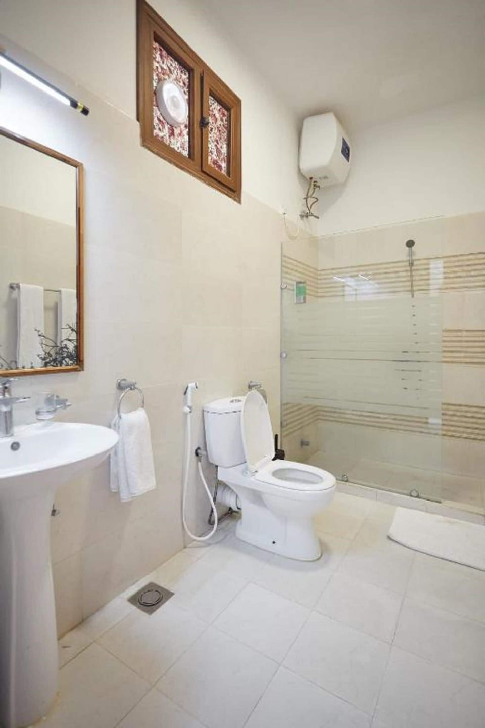 Separate tub and shower, free toiletries, hair dryer, towels