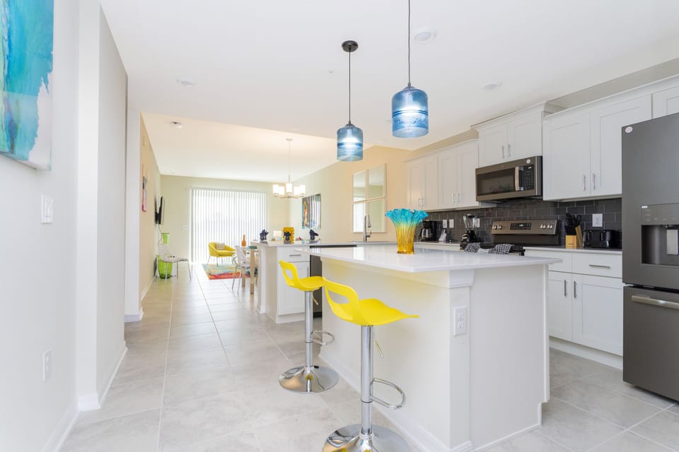 Family Apartment, 2 Bedrooms | Private kitchen | Full-size fridge, microwave, oven, stovetop