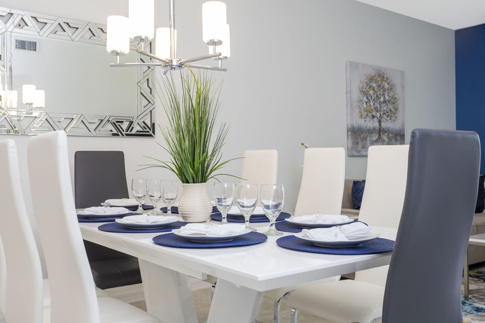 Family Apartment, 2 Bedrooms | In-room dining