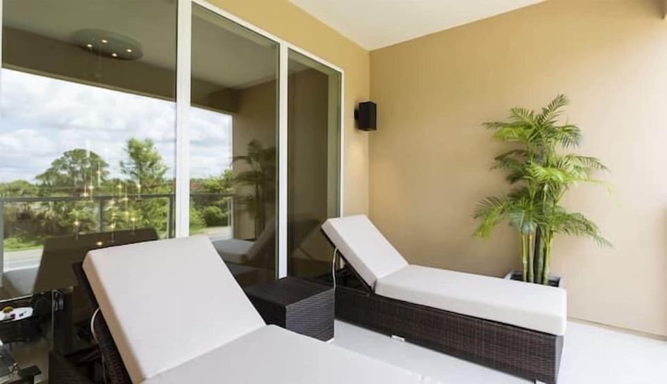 Family Townhome, 4 Bedrooms | Balcony