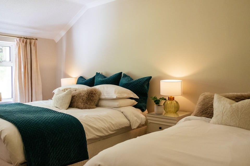 Family Room, Ensuite, Garden View | Hypo-allergenic bedding, blackout drapes, iron/ironing board, free WiFi