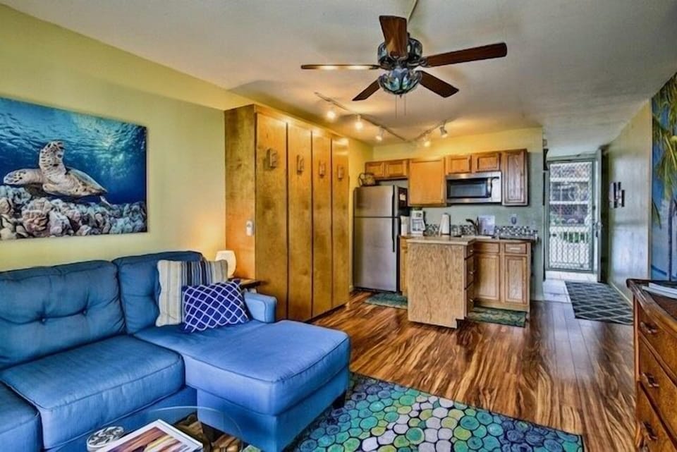 Studio | Private kitchen | Fridge, coffee/tea maker, toaster
