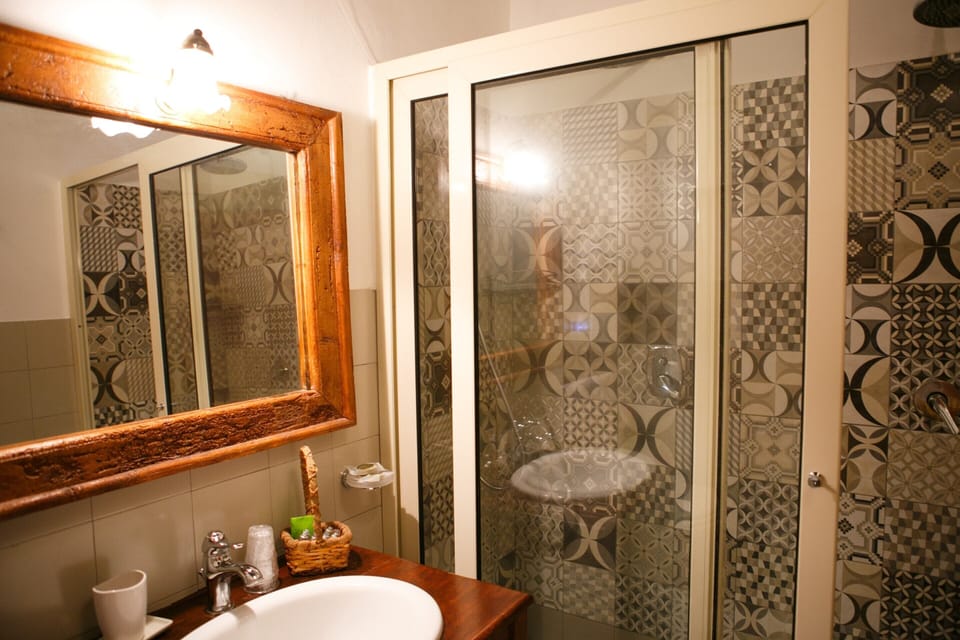 Comfort Room | Bathroom | Shower, designer toiletries, hair dryer, bidet