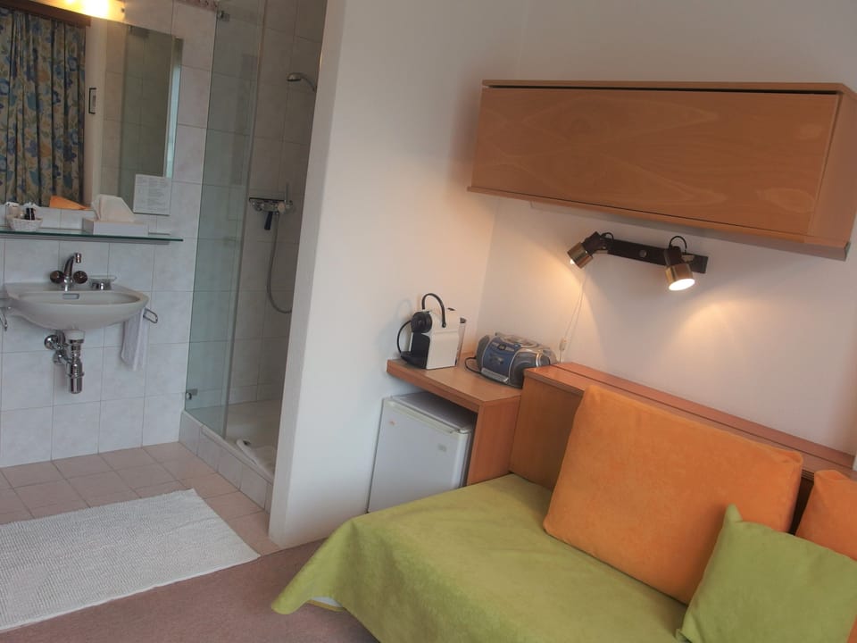 Economy Double Room, 1 Bedroom | Bathroom shower