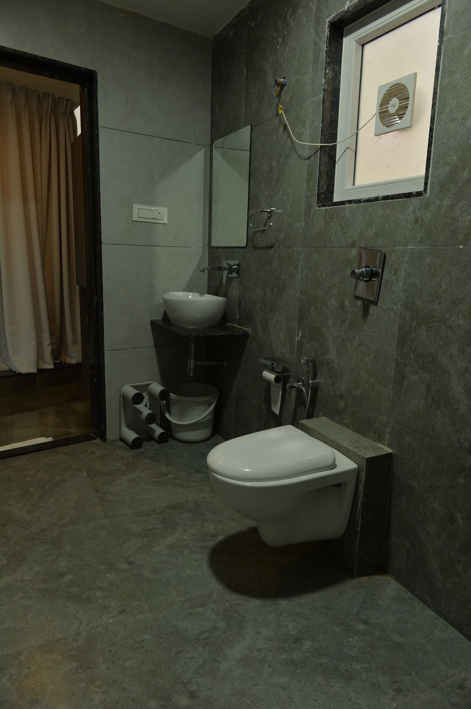 Deluxe Double Room | Bathroom | Shower, rainfall showerhead, towels