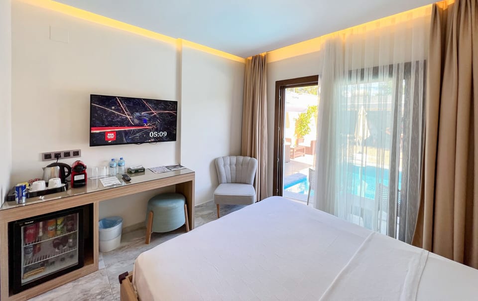 Deluxe Room, 1 Queen Bed, Non Smoking, Pool View | Premium bedding, minibar, in-room safe, desk